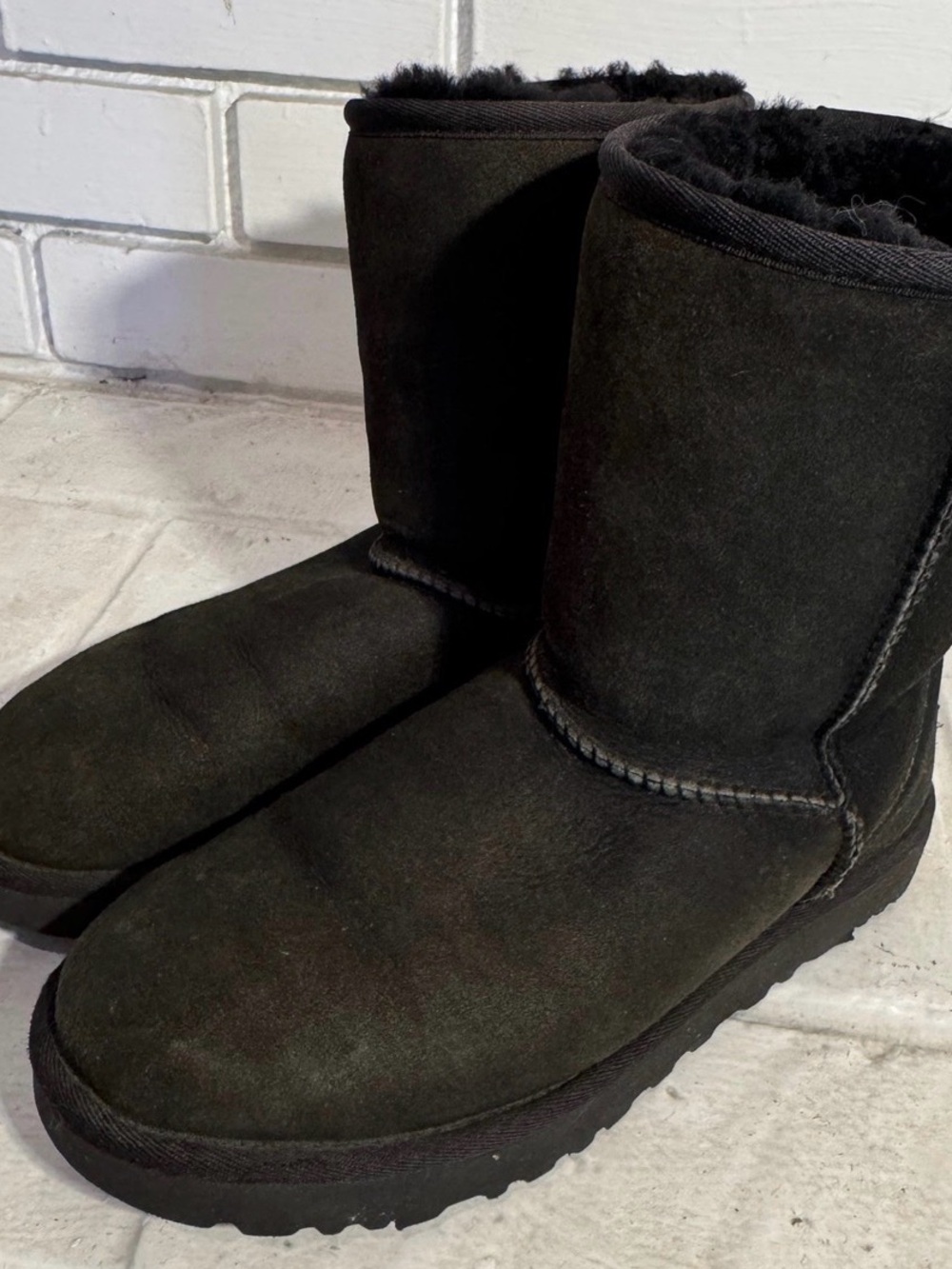 UGG Classic Short II Boots - Black - Women's Size 7 - EUC